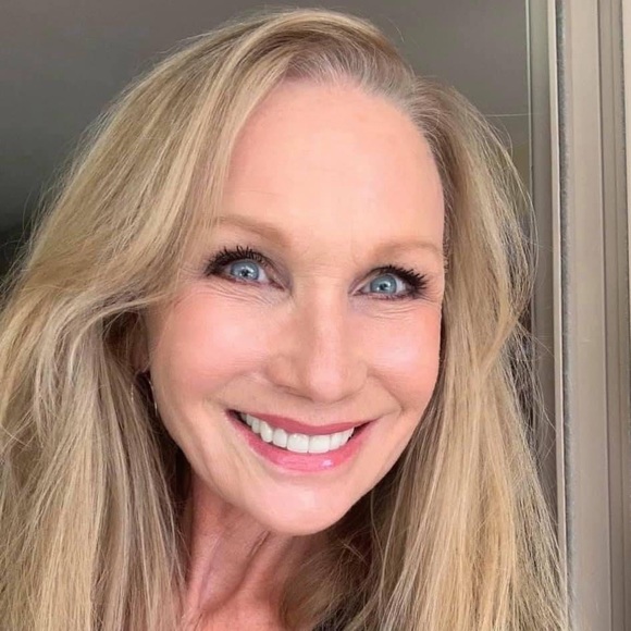 Meet your Posher, Brenda - Picture 1 of 1